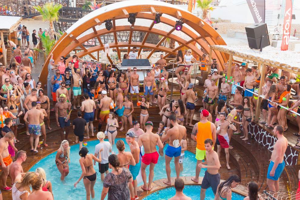 Pag sziget Zrce strand - Novalja bulistrand